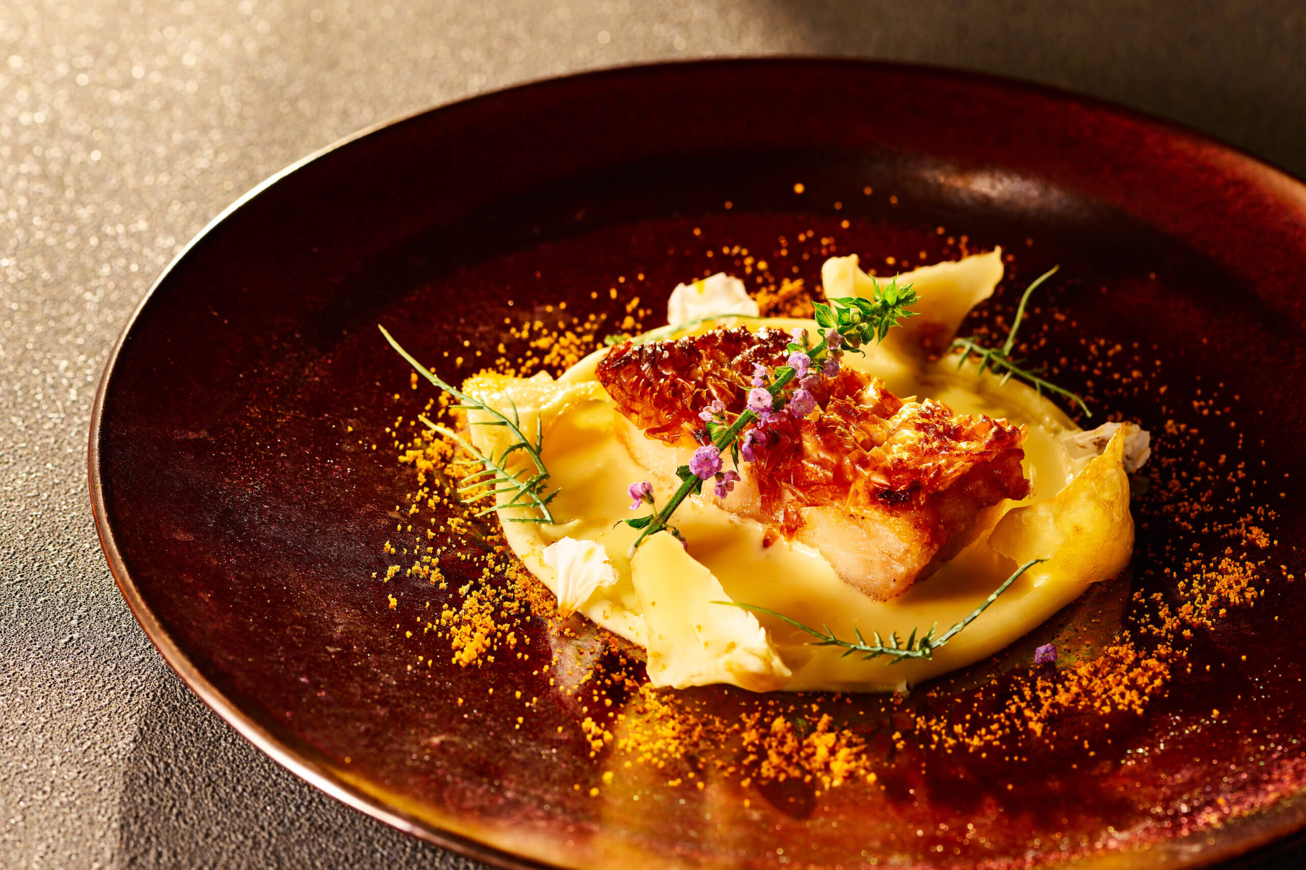 甘鯛の鱗焼き 百合根のデクリネゾンとソースヴァンブラン